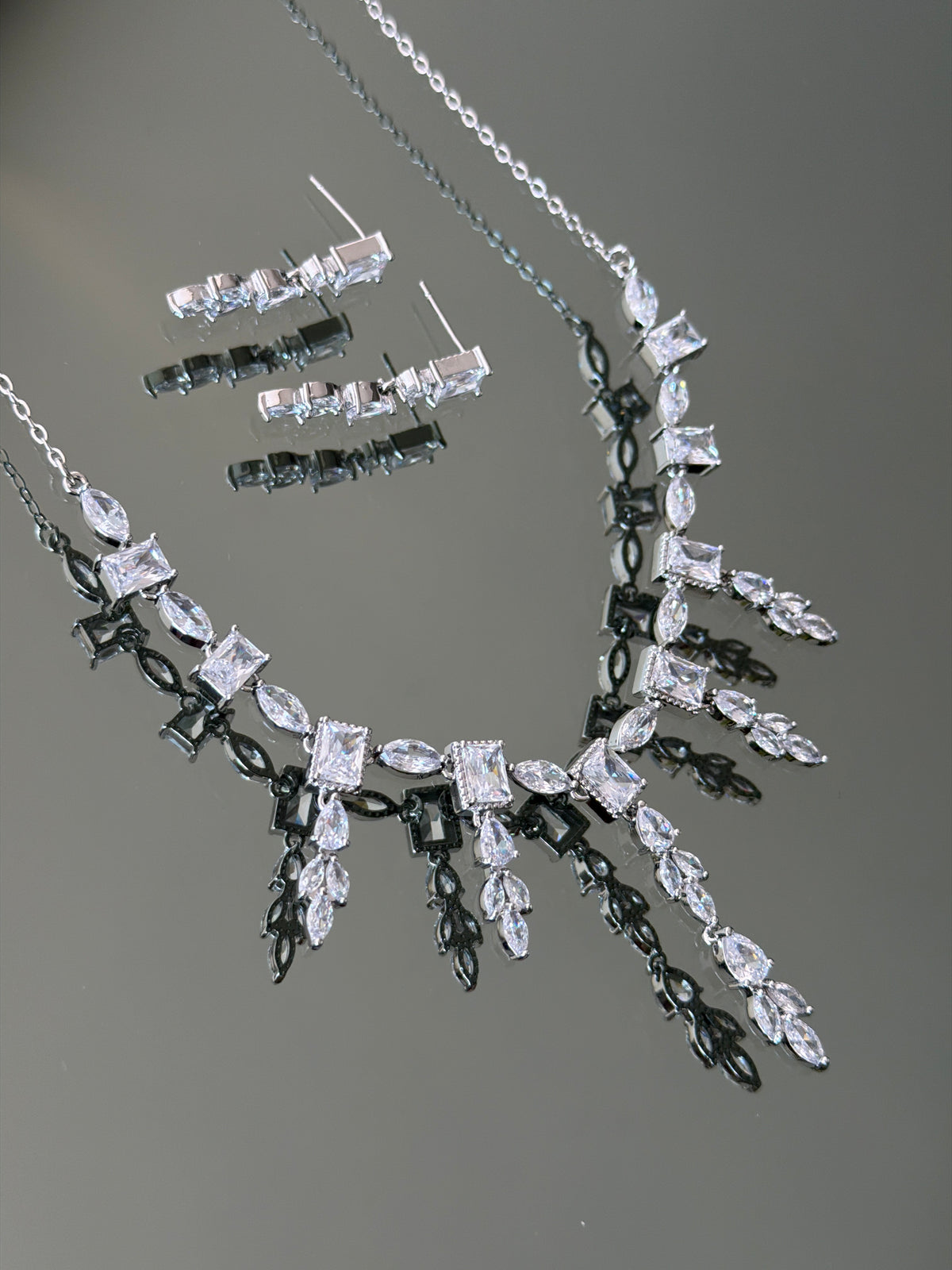 CONJUNTO ARO COLLAR COQUETTE PLATEADO