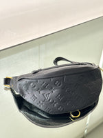 CARTERA RIÑONERA NEGRA LV