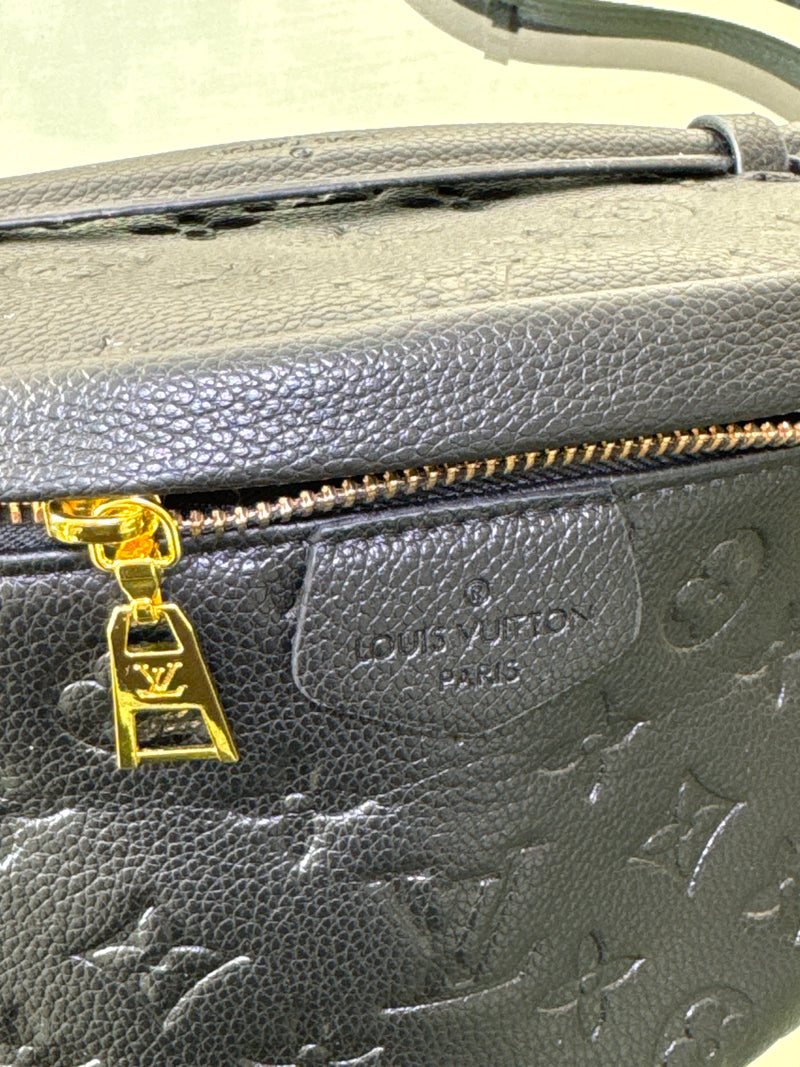 CARTERA RIÑONERA NEGRA LV