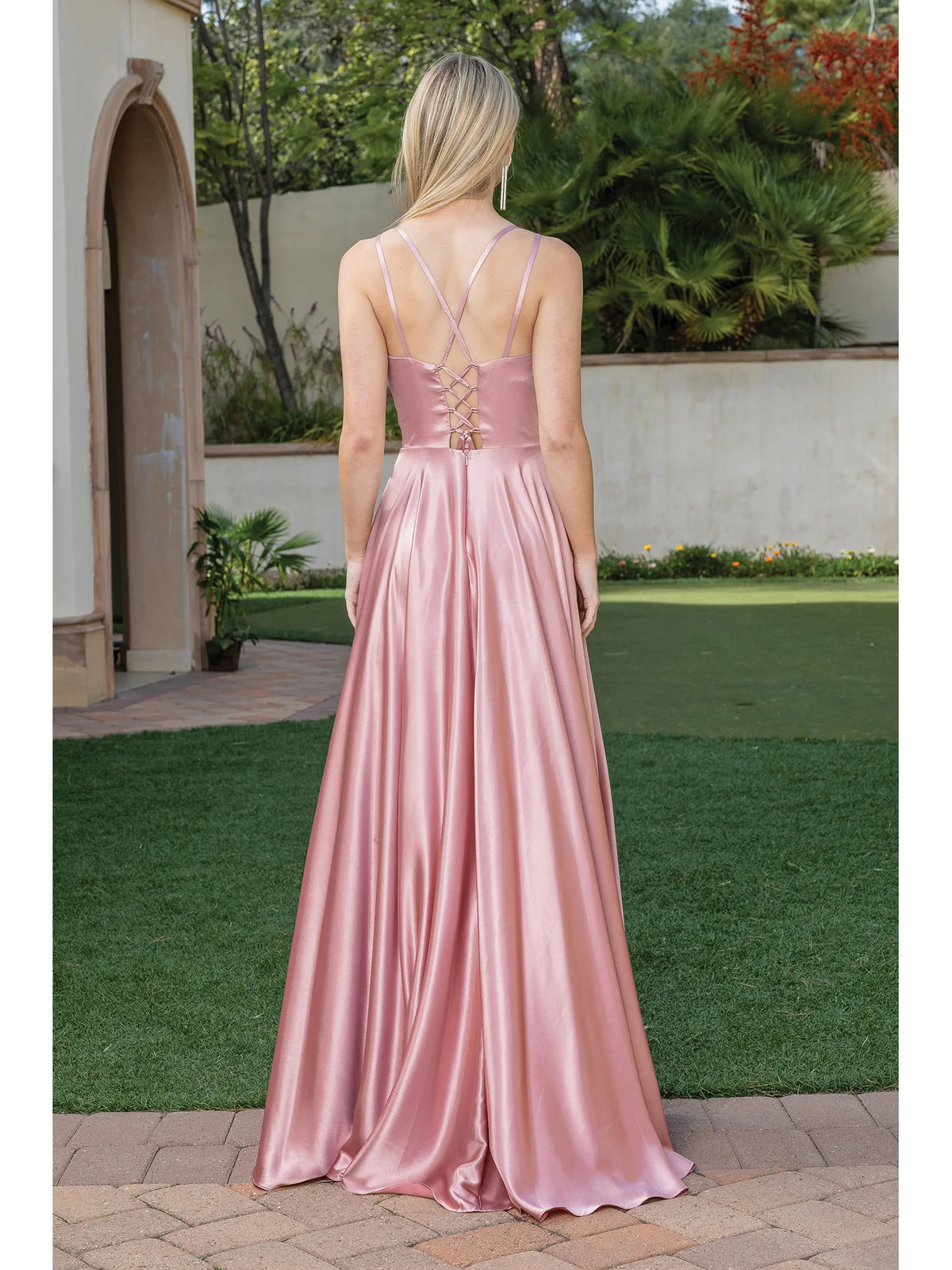 SOLO PARA MOSTRAR LA ESPALDA