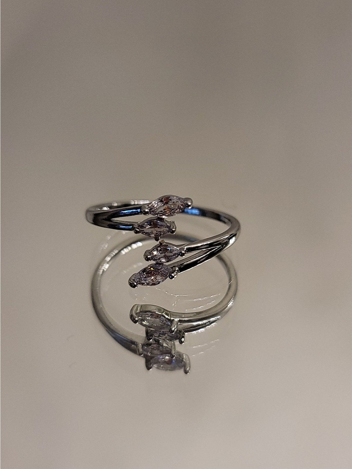 ANILLO AJUSTABLE UVA PLATEADO